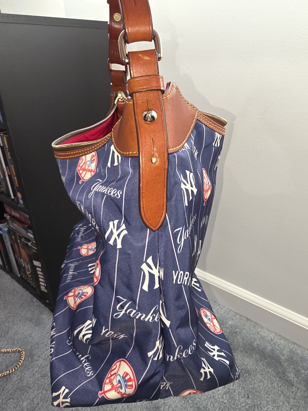 Dooney & Bourke New York Yankees Navy Logo Shoulder Bag - Picture 15 of 16